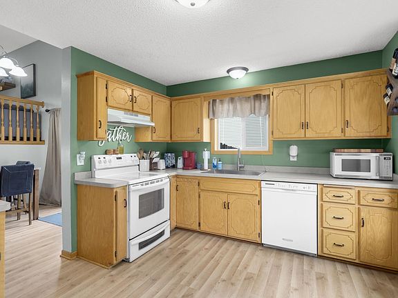 5th image of 1320 Honeysuckle Ln