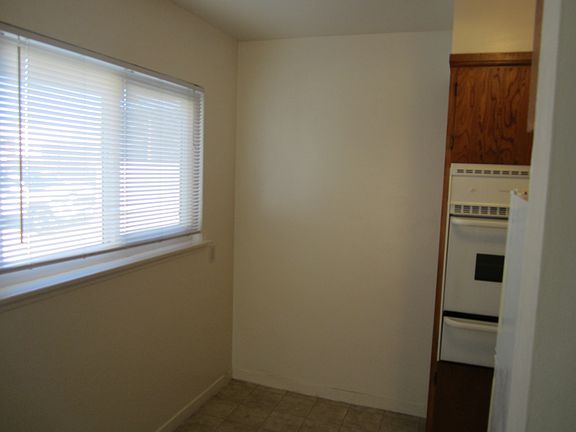 4th image of 3312 Taraval St #3