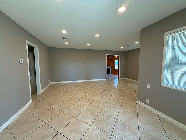 722 S Citron St — Photo 12