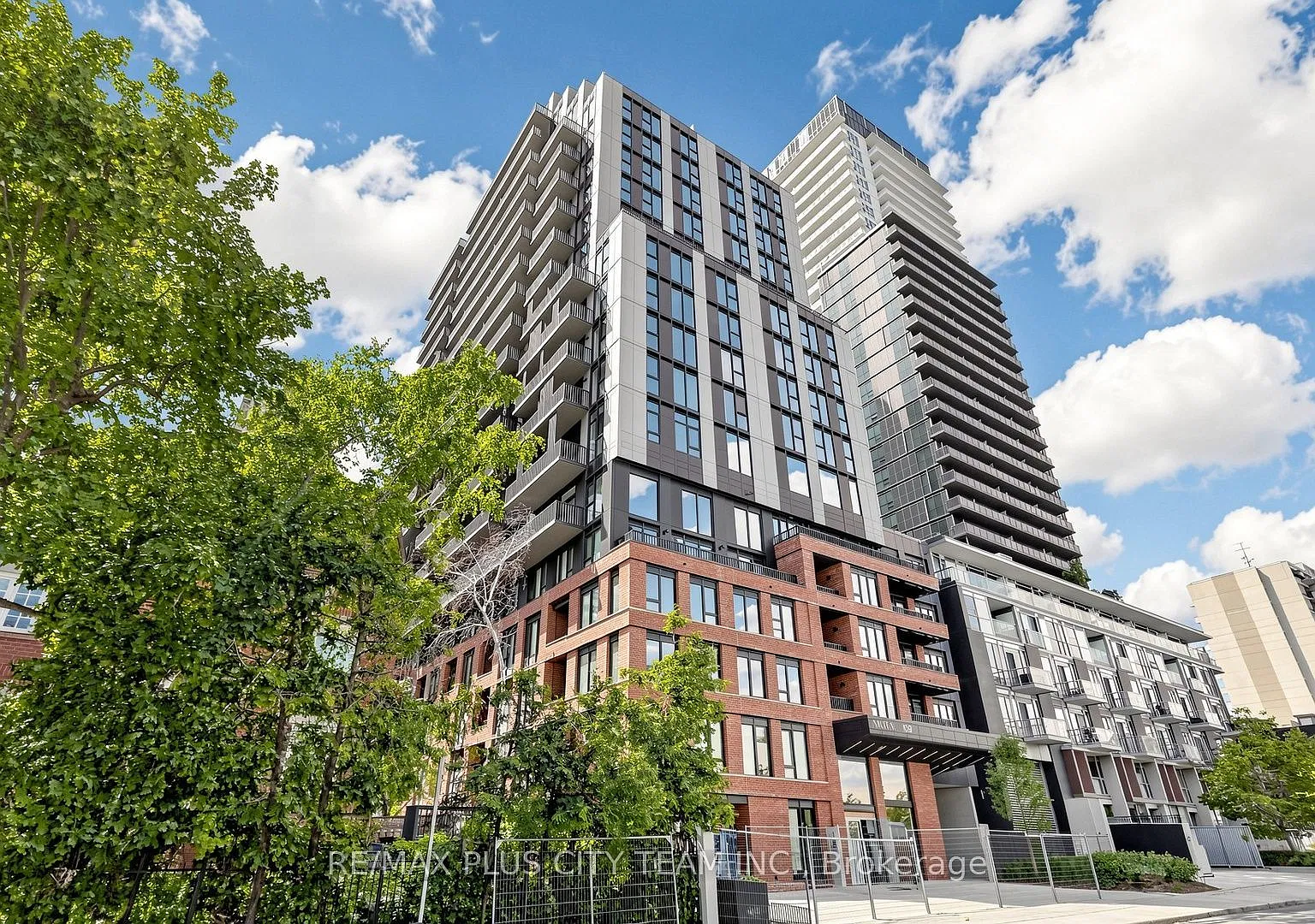 3 bed, $4,350 — Photo 1