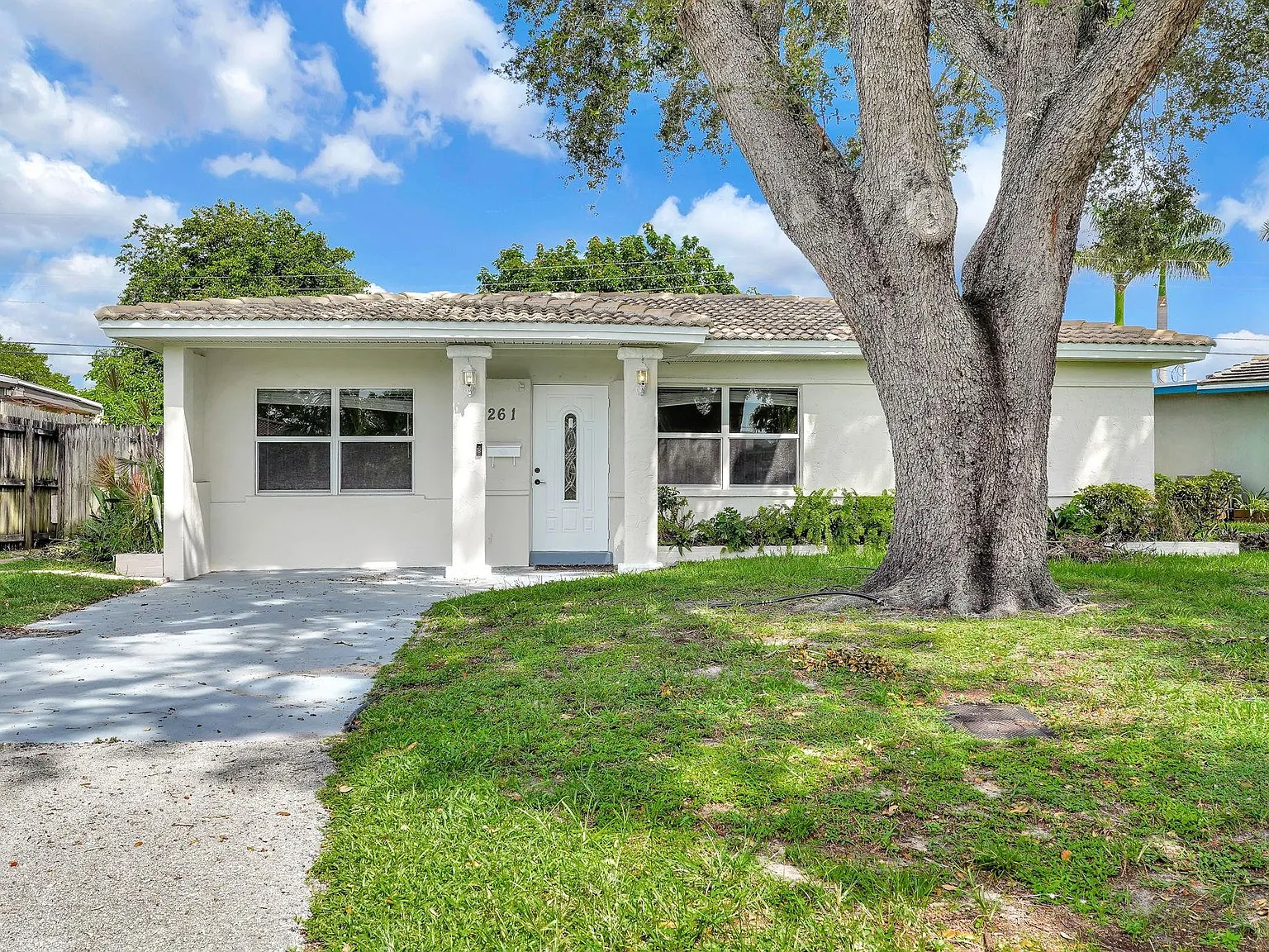 3 bed, 2.0 bath, 997 sqft, $3,247 — Photo 1