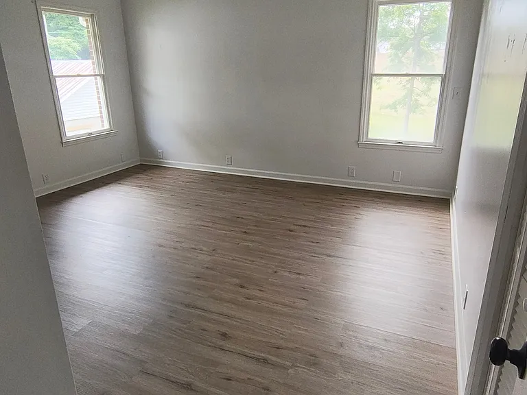 352 Main St — Photo 17