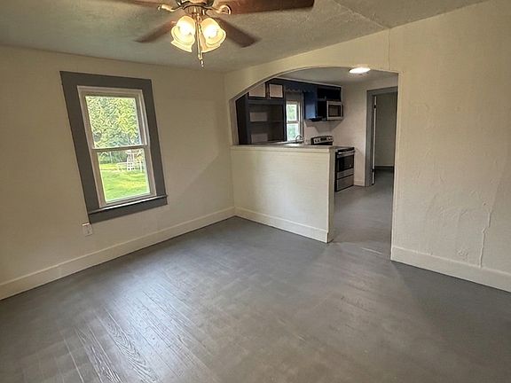 2nd image of 554 1/2 Hodge St