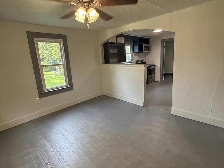 554 1/2 Hodge St — Photo 2