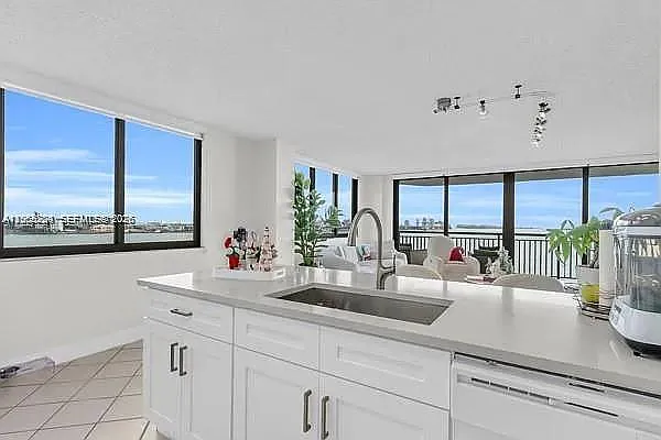 Brickell Key Ii Condo — Photo 3