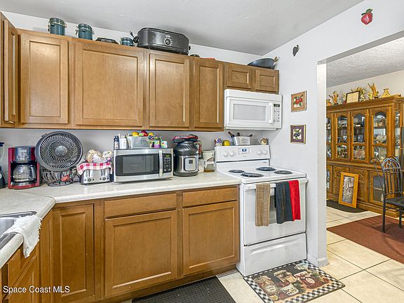 3rd image of 4540 Hood Ave
