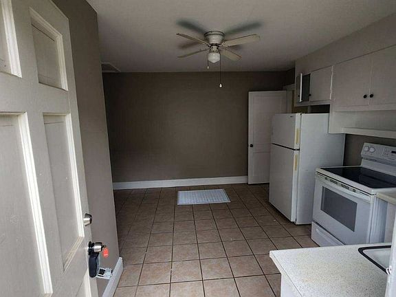 5th image of 115 Keowee Ave APT A
