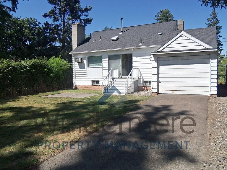 950 Francis Ave — Photo 2