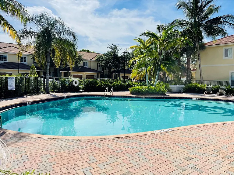 3202 NW 31st Ter #3202 — Photo 3
