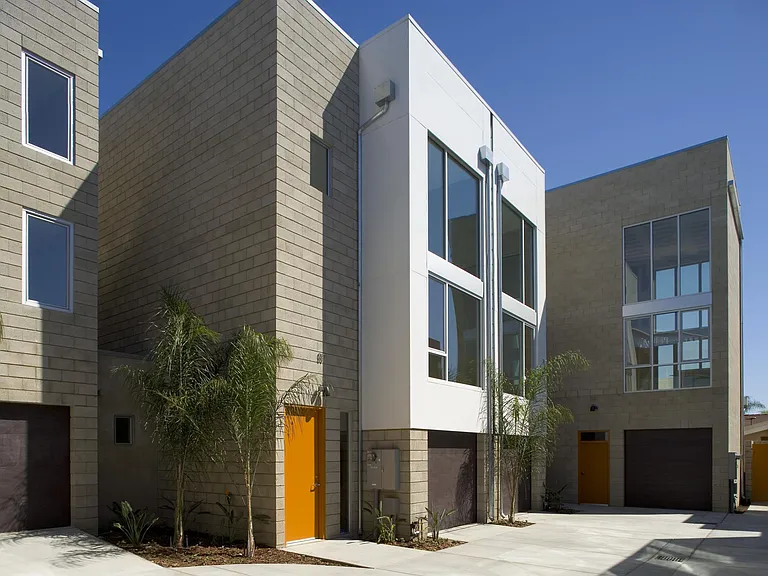 961 W Laurel St — Photo 5