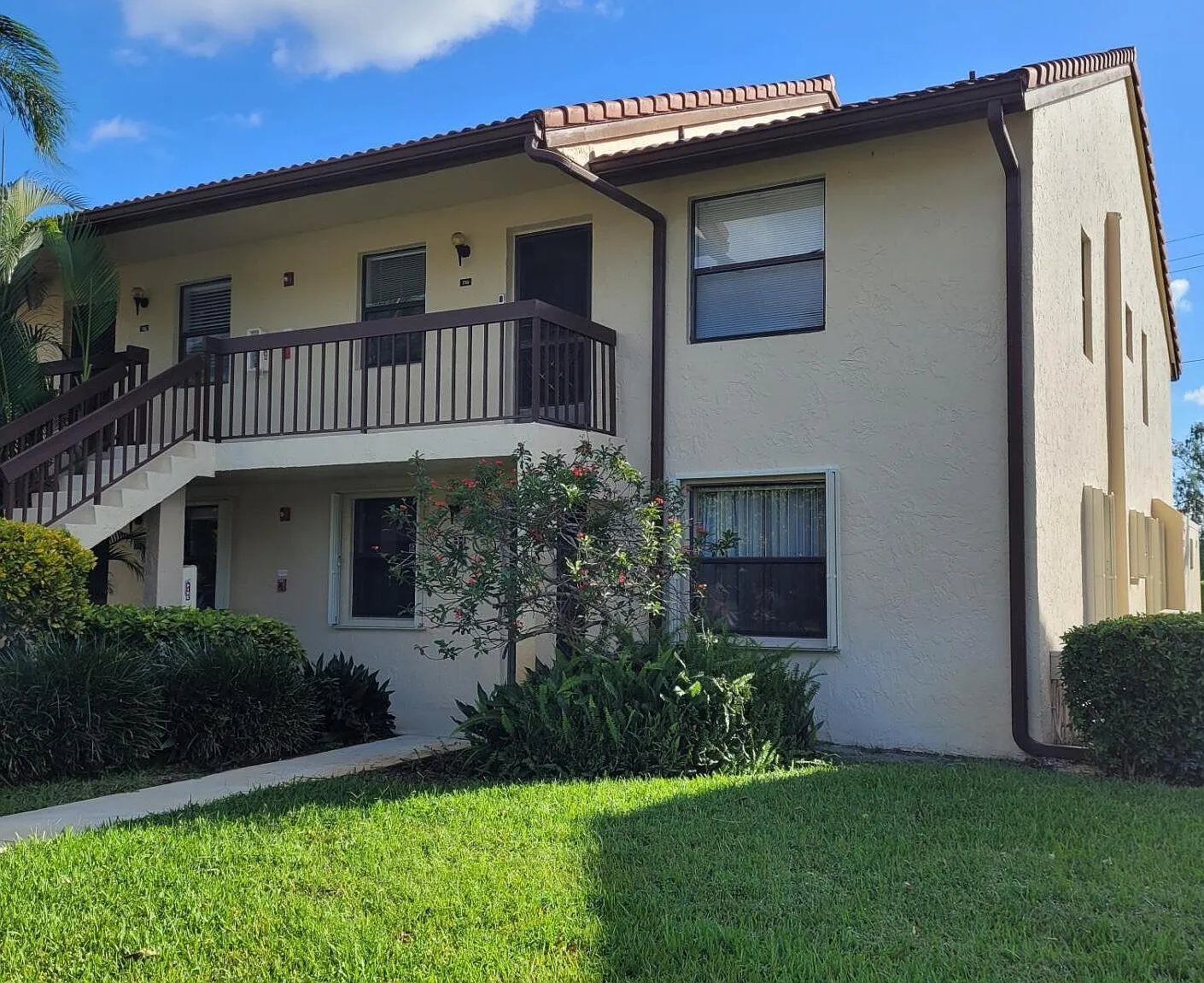 2 bed, 2.0 bath, 872 sqft, $2,200 — Photo 1