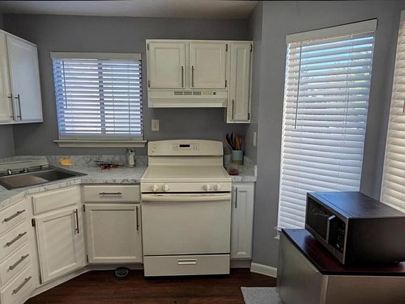 5th image of 385 Silvia St