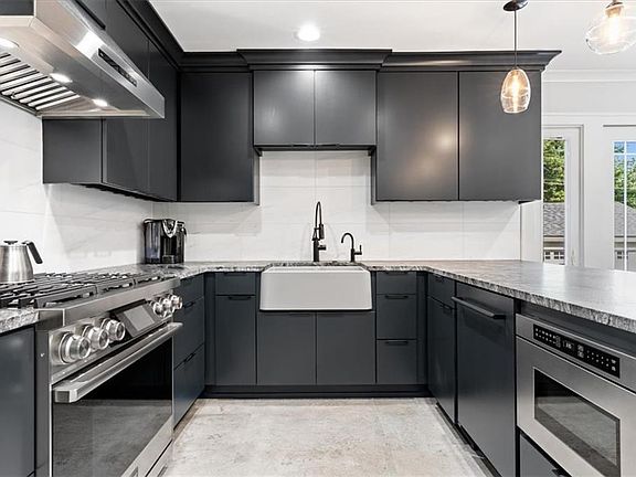 3rd image of 6433 Morningside Dr