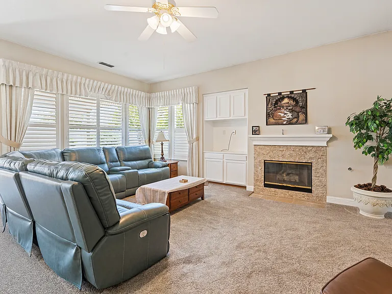 1121 Galston Dr — Photo 3