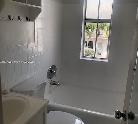 5th image of 736 13th St APT 202