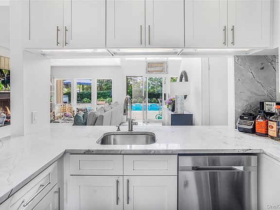 3rd image of 77 Bay Walk