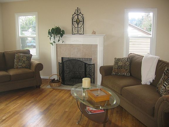 Gorgeous oak floors