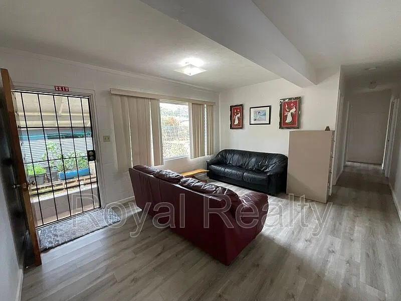 5 bed, 2.0 bath, 1336 sqft, $4,000 — Photo 4