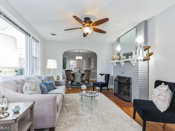 26 High St, Brookeville, MD 20833