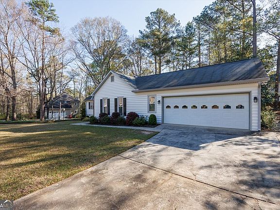 2nd image of 138 Rivoli Oaks Cir