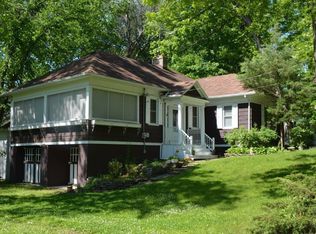 81 Lwr Loch Vista Dr, Williams Bay, WI 53191