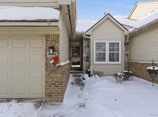41867 Cantebury Dr, Novi, MI 48377