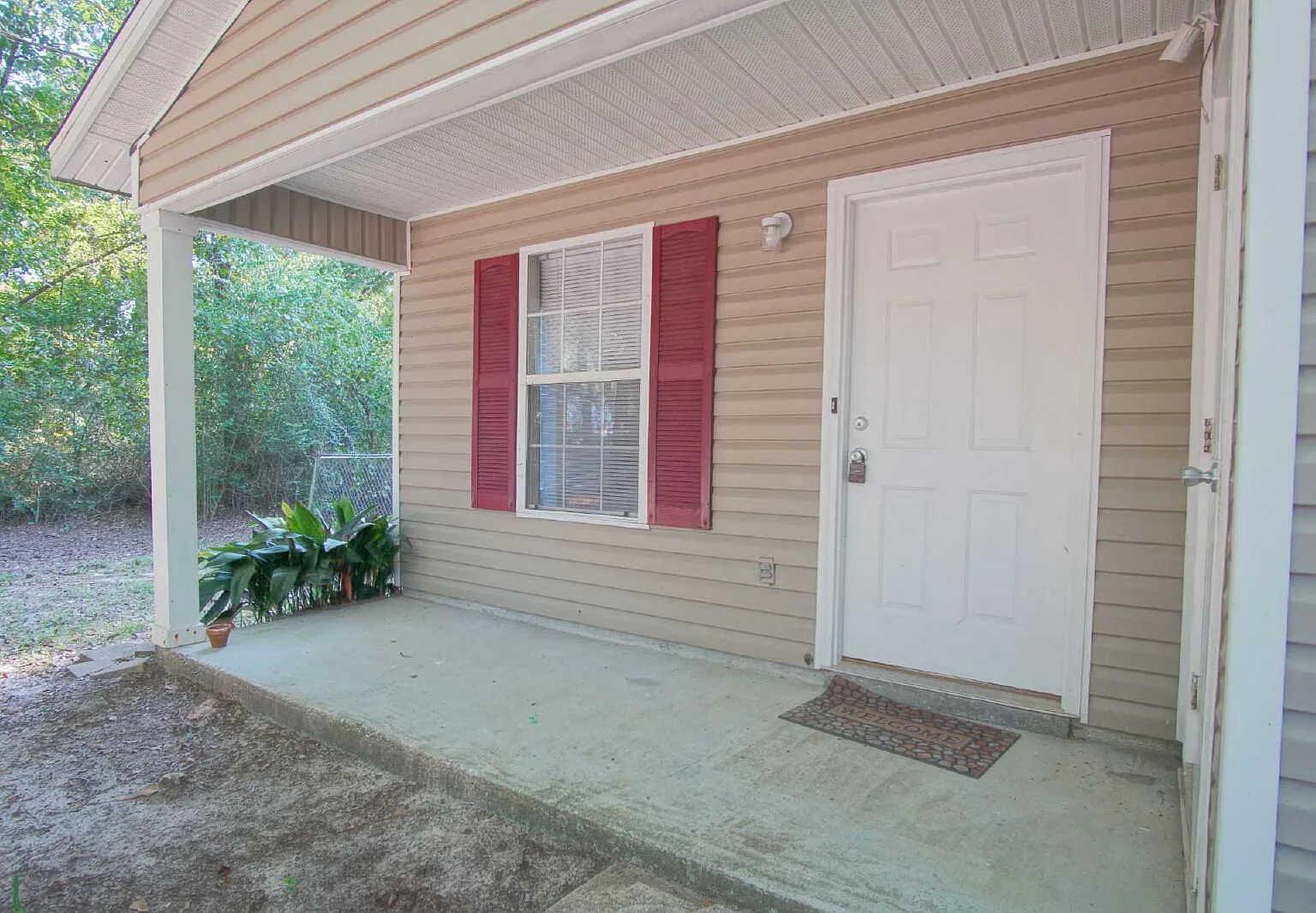 3 bed, 1.0 bath, 1034 sqft, $1,525 — Photo 2