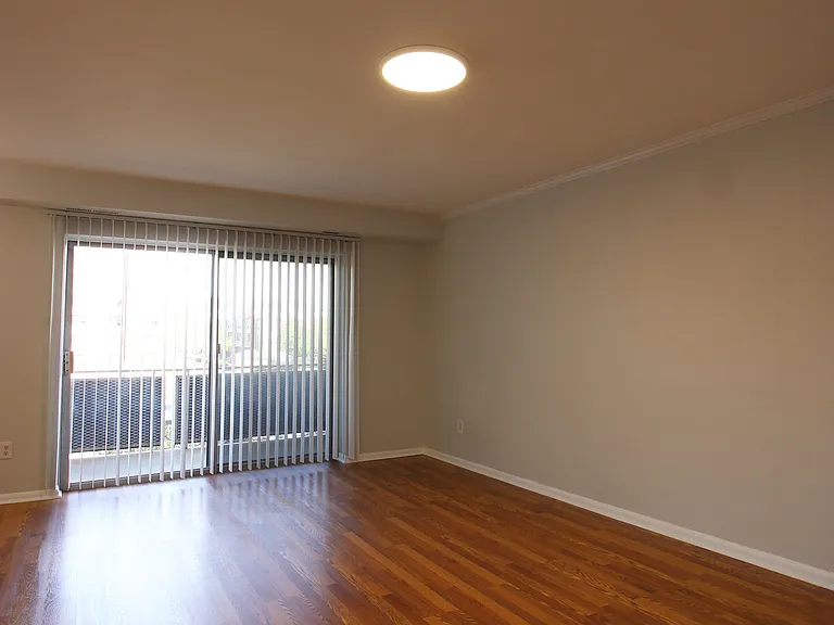 1931 N Cleveland St #306 — Photo 2