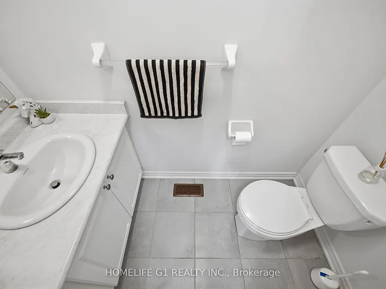 129 Holbrook Ct — Photo 16