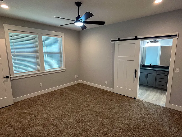 1304 W Dairy Farm Ln — Photo 16