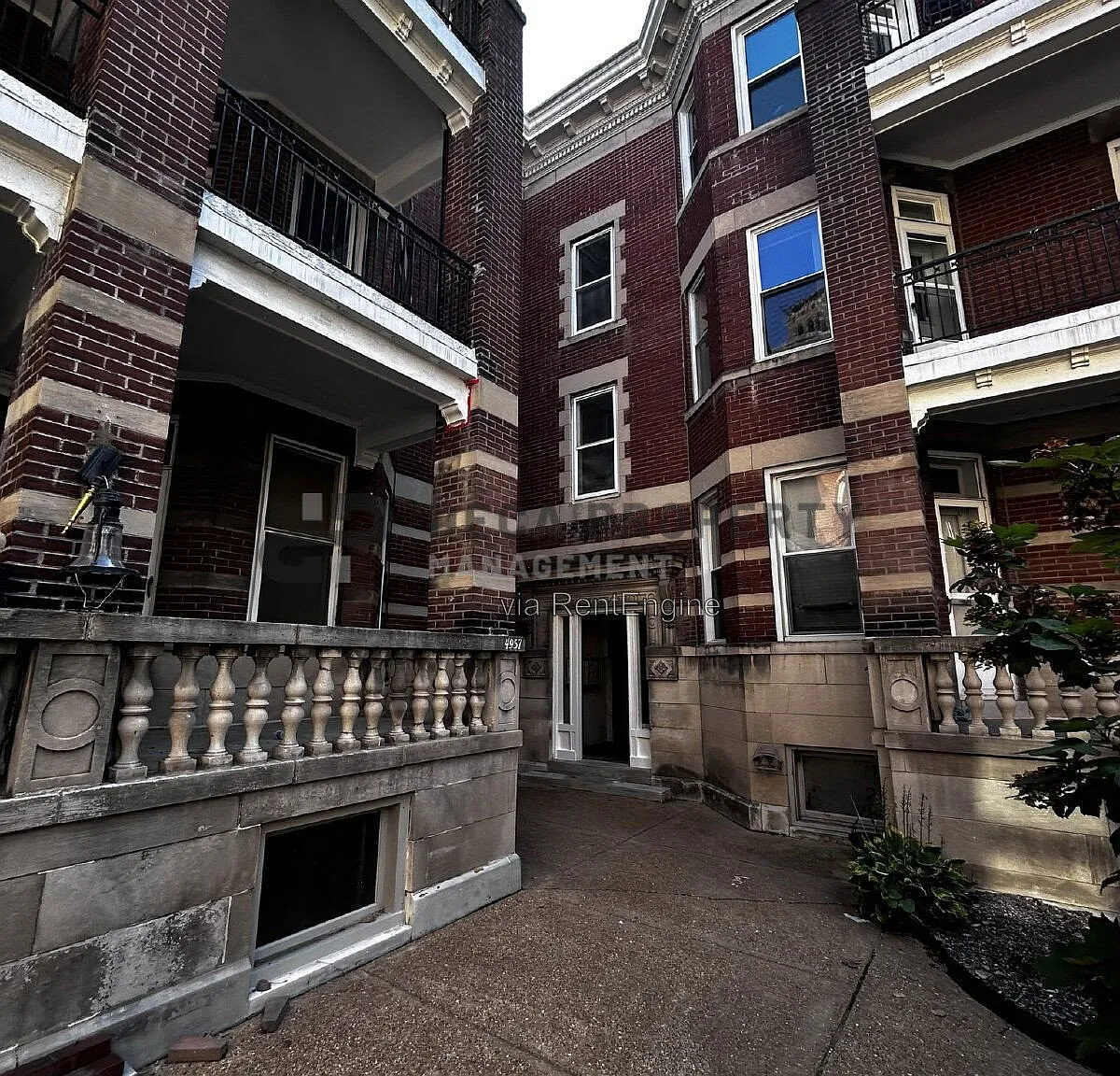 1 bed, 1.0 bath, 1354 sqft, $1,550 — Photo 2