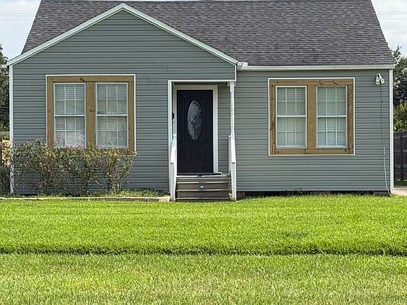 2nd image of 910 9th St