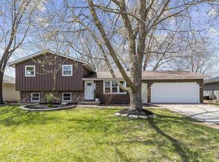 1719 N Blossom Dr, Appleton, WI 54914