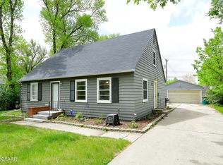 229 2nd Ave NW, Mayville, ND 58257