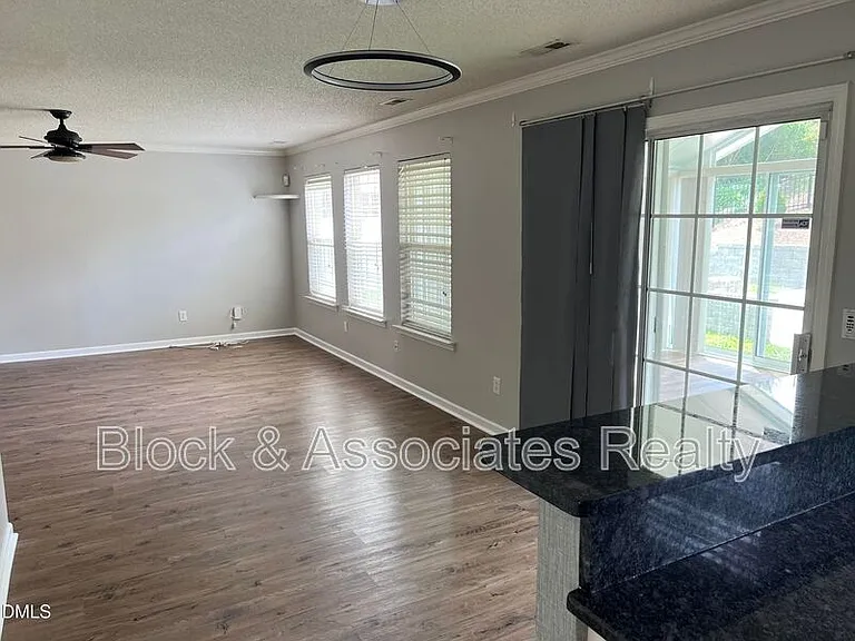5013 Marathon Ln — Photo 33