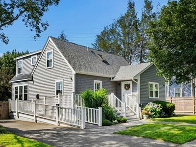 61 Memorial Dr, Salem, MA, 01970