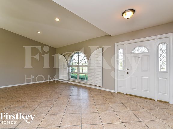 3rd image of 633 SW 9th Ave