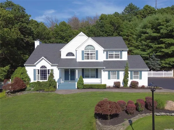 21 Bailey Lane, Manorville, NY 11949