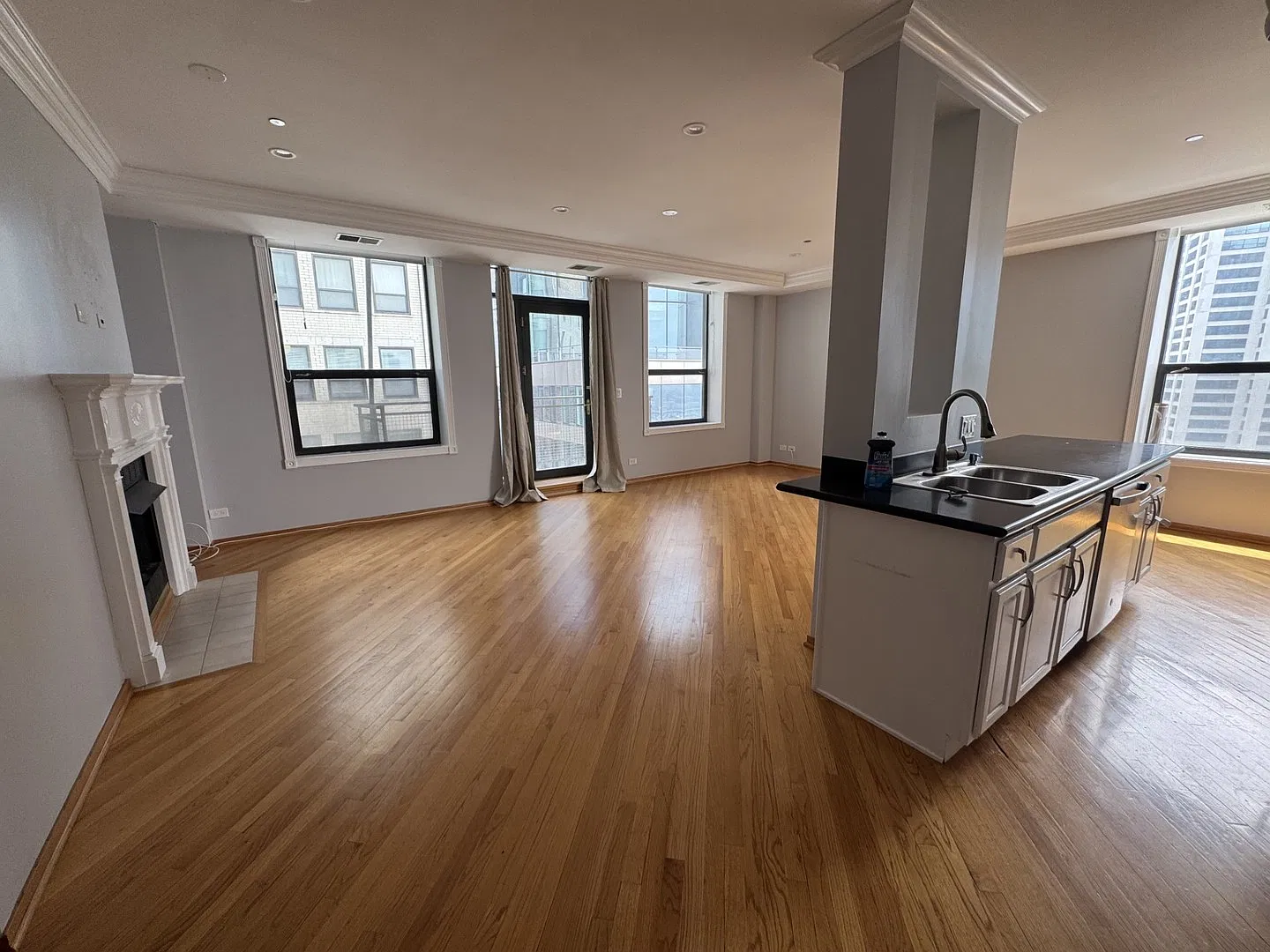 2 bed, 1446 sqft, $3,700 — Photo 2