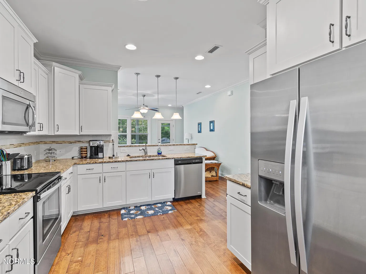 3 bed, 3.0 bath, $3,000 — Photo 4