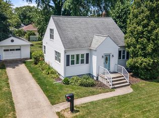 2912 Hampton Rd, Erie, PA 16508