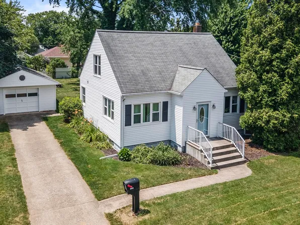 2912 Hampton Rd, Erie, PA 16508