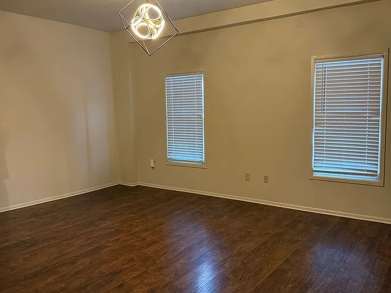 313 N Market St — Photo 6
