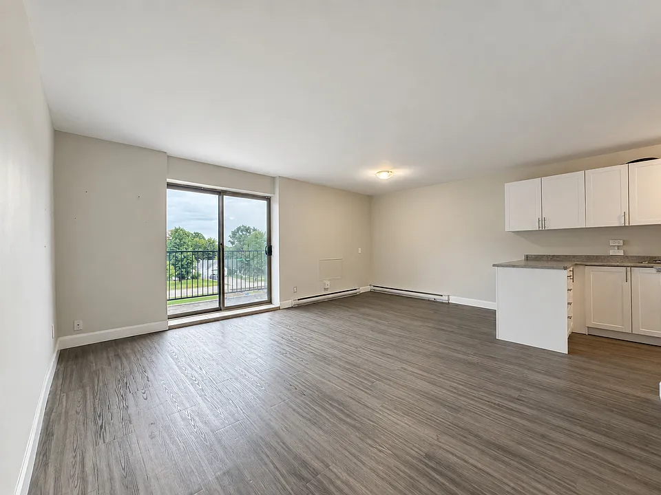 880 Colborne Rd #301