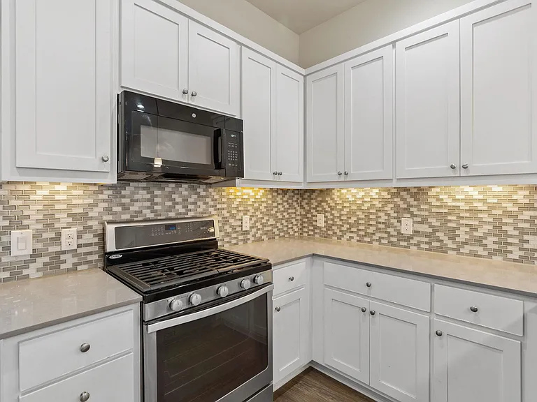 720 Pedernales St #B — Photo 7