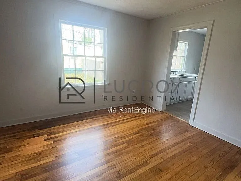 4426 Desoto St — Photo 10