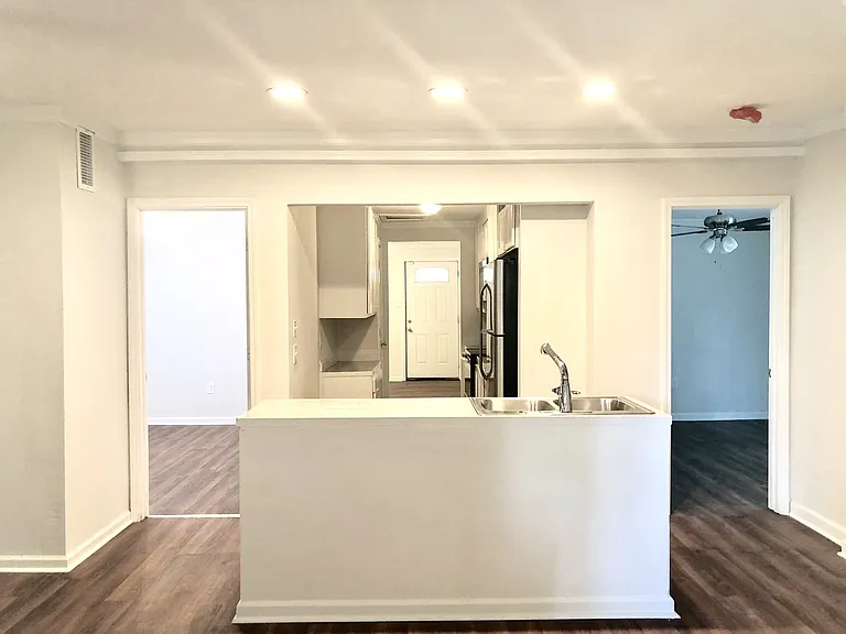 1441 W Roosevelt St — Photo 16