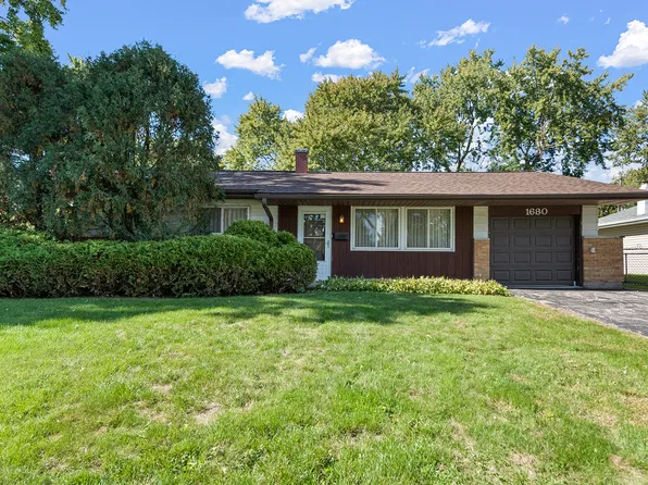 1680 Pierce Rd, Hoffman Estates, IL 60169