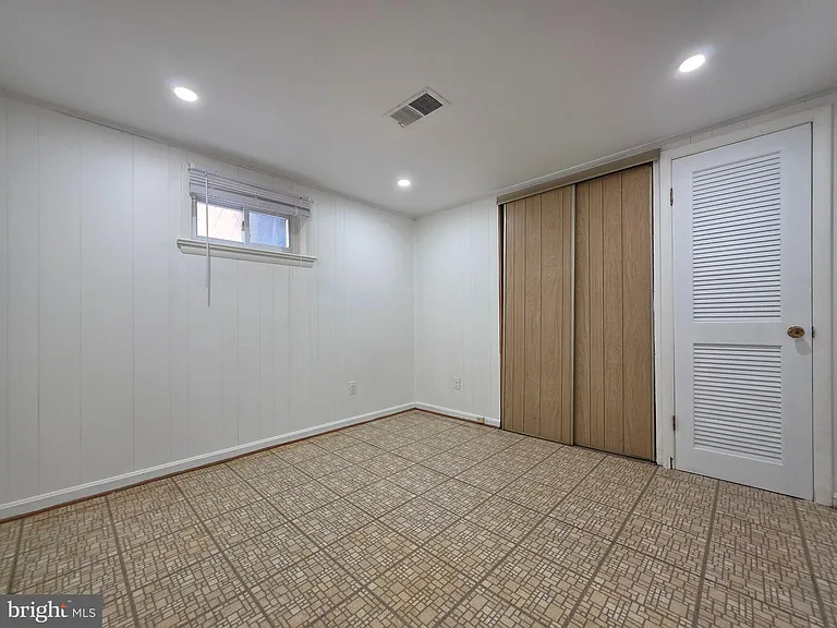5921 Arlington Blvd — Photo 24