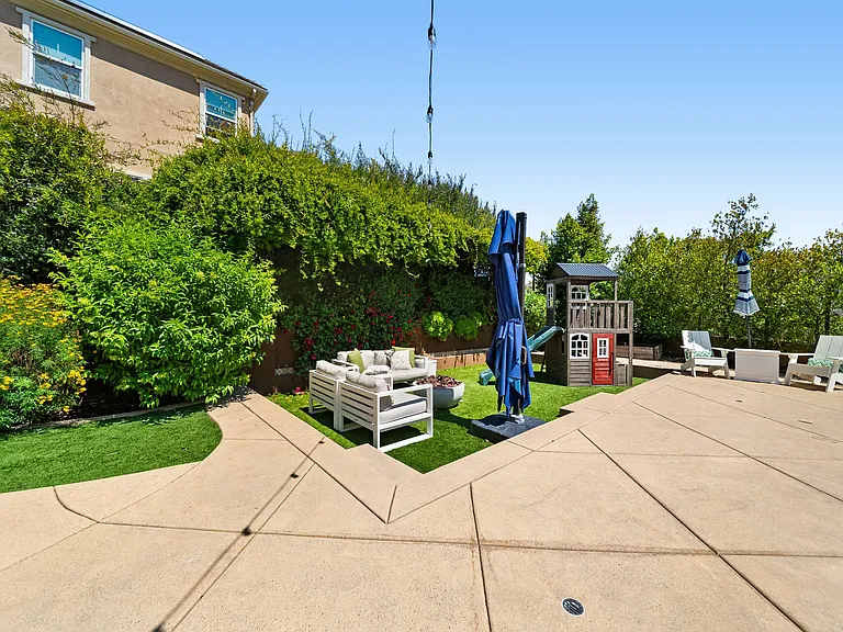 972 Tucana Dr — Photo 60
